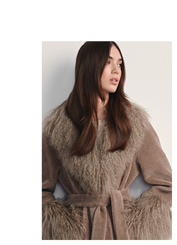 Beżowy wełniany płaszcz z futrem