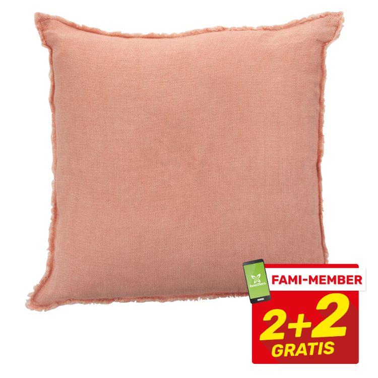 Peach-pink square linen cushion with frayed edges, throw pillow with red 'FAMI-MEMBER 2+2 gratis' promo badge