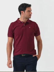 Polo de hombre de manga corta en color burgundy, con logo Atelier - La Garrocha