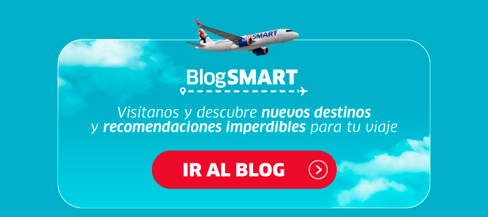 Airline promo banner: plane over blue sky, BlogSMART logo and red 'IR AL BLOG' button inviting travel tips and new destinations