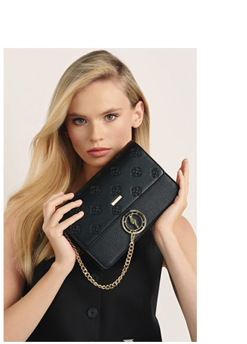 Czarna torebka damska z monogramem