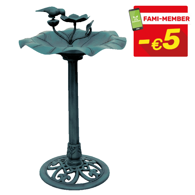Two decorative metal birdbaths on ornate pedestals — green and antique bronze finishes — shown with red 'Fami-Member -€5' discount badges