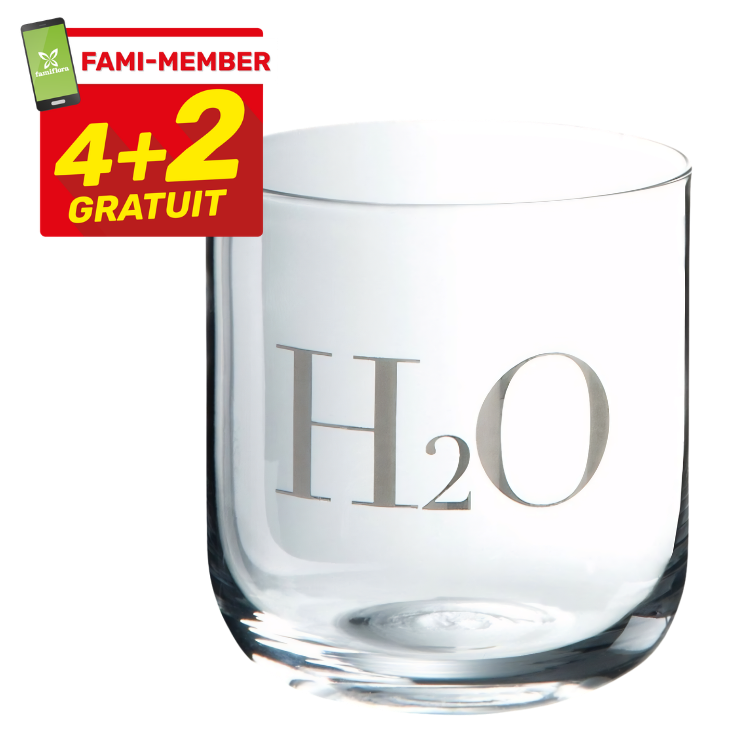 Clear glass tumbler engraved "H2O" with red Fami-Member promotional badge showing 4+2 gratuit (members get two free)