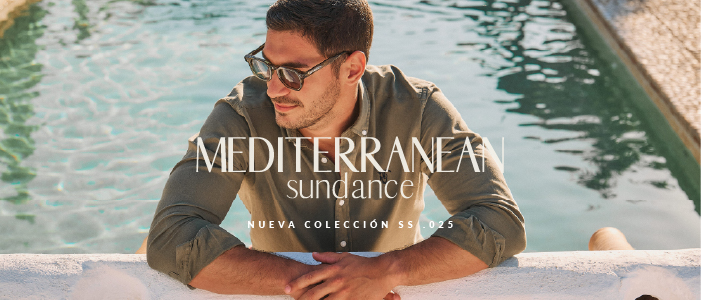 Banner de la nueva coleccion con un modelo con camisa delante de una piscina con el titulo: Mediterranean Sundance. Nueva coleccion SS.025