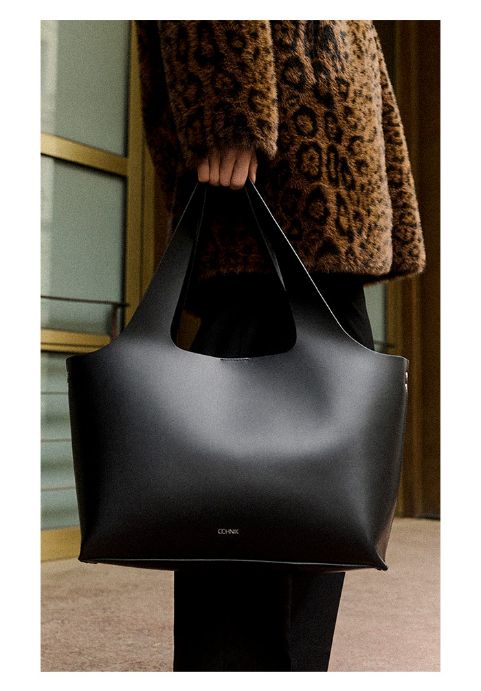 Czarna duża skórzana torebka shopper