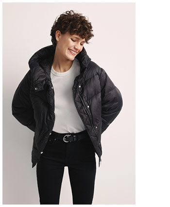 Czarna puchowa kurtka damska