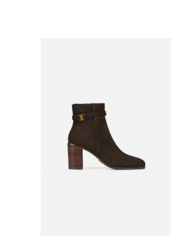 Brązowe zamszowe botki damskie z logotypem