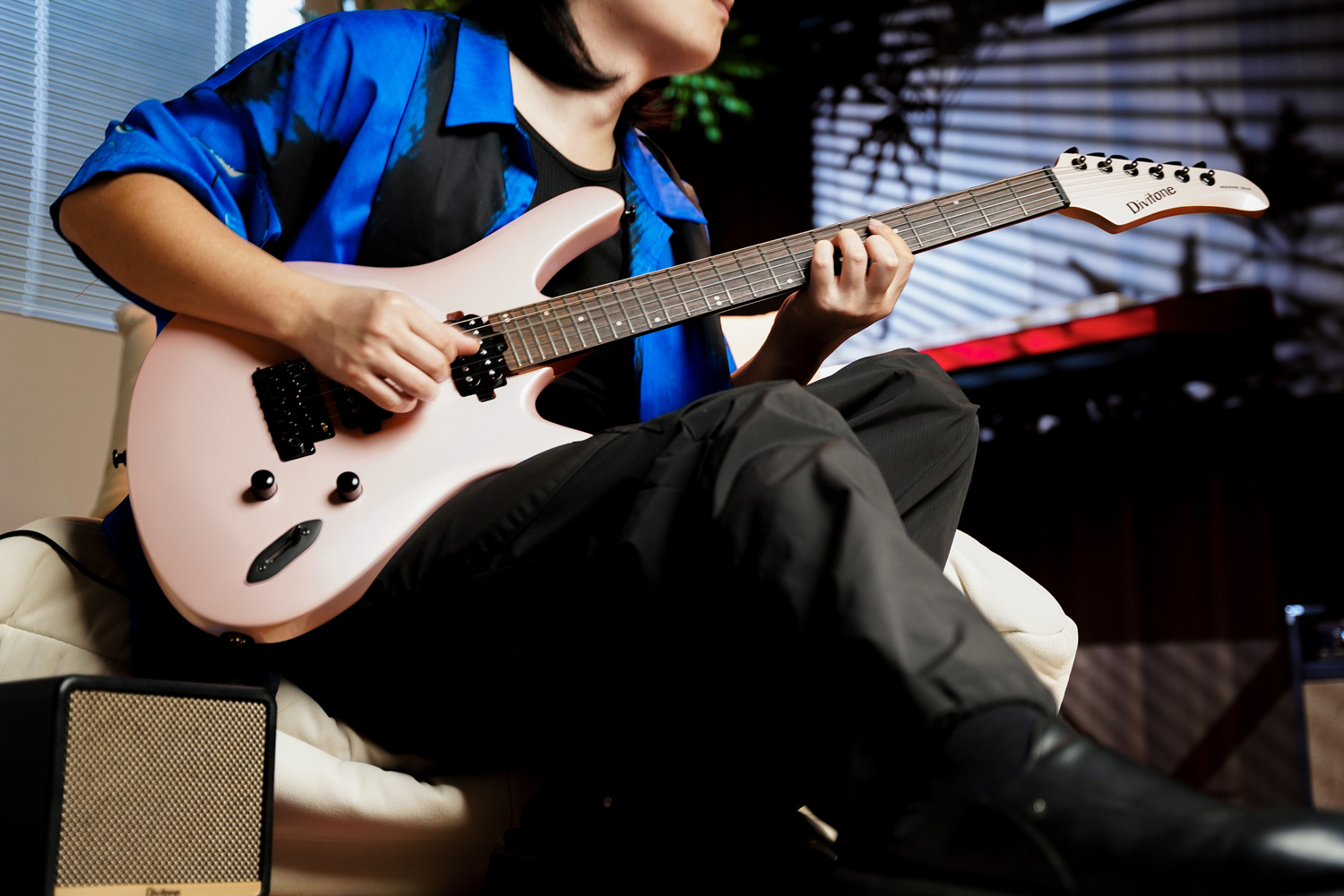 Guitarra eléctrica DIVITONE Modern Dive y amplificador DAM-20