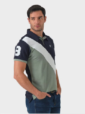 Polo Adams en color blanco, verde salvia y marino con una franja en el pecho y numero conmemorativo en la manga - La Garrocha