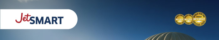 JetSMART airline logo on left of blue gradient banner with three gold award seals on the right