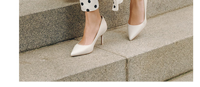 Kremowe sk&oacute;rzane cz&oacute;łenka damskie