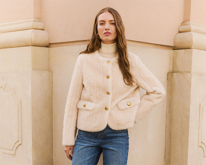 Krótkie futro damskie w kolorze kremowym